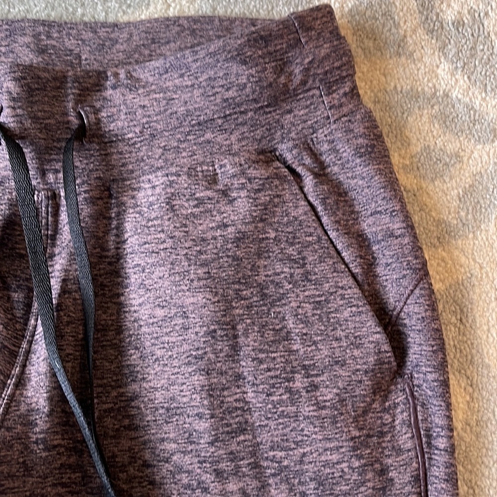 Lululemon Jogger Size 4 - image 3